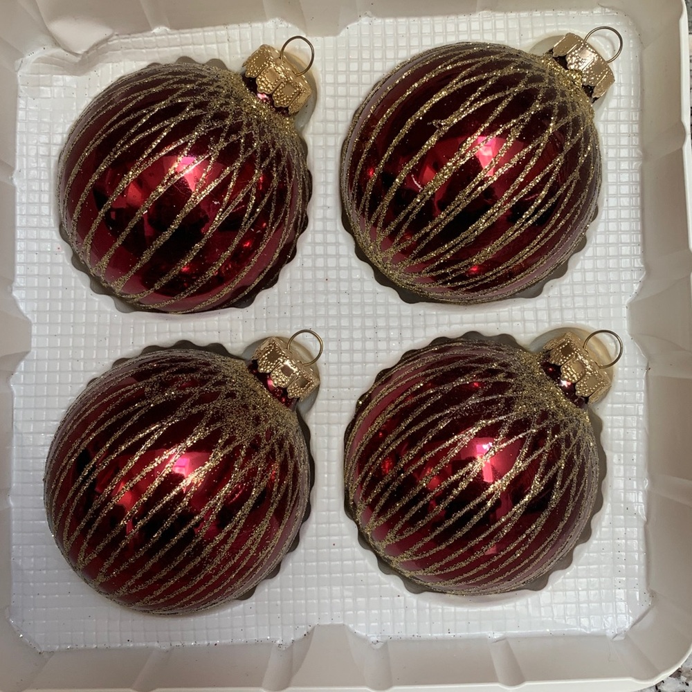 KREBS Cranberry Red and Gold Sparkle Round Glass Ornaments Gold Crowns Set of 4 - Picture 3 of 4
